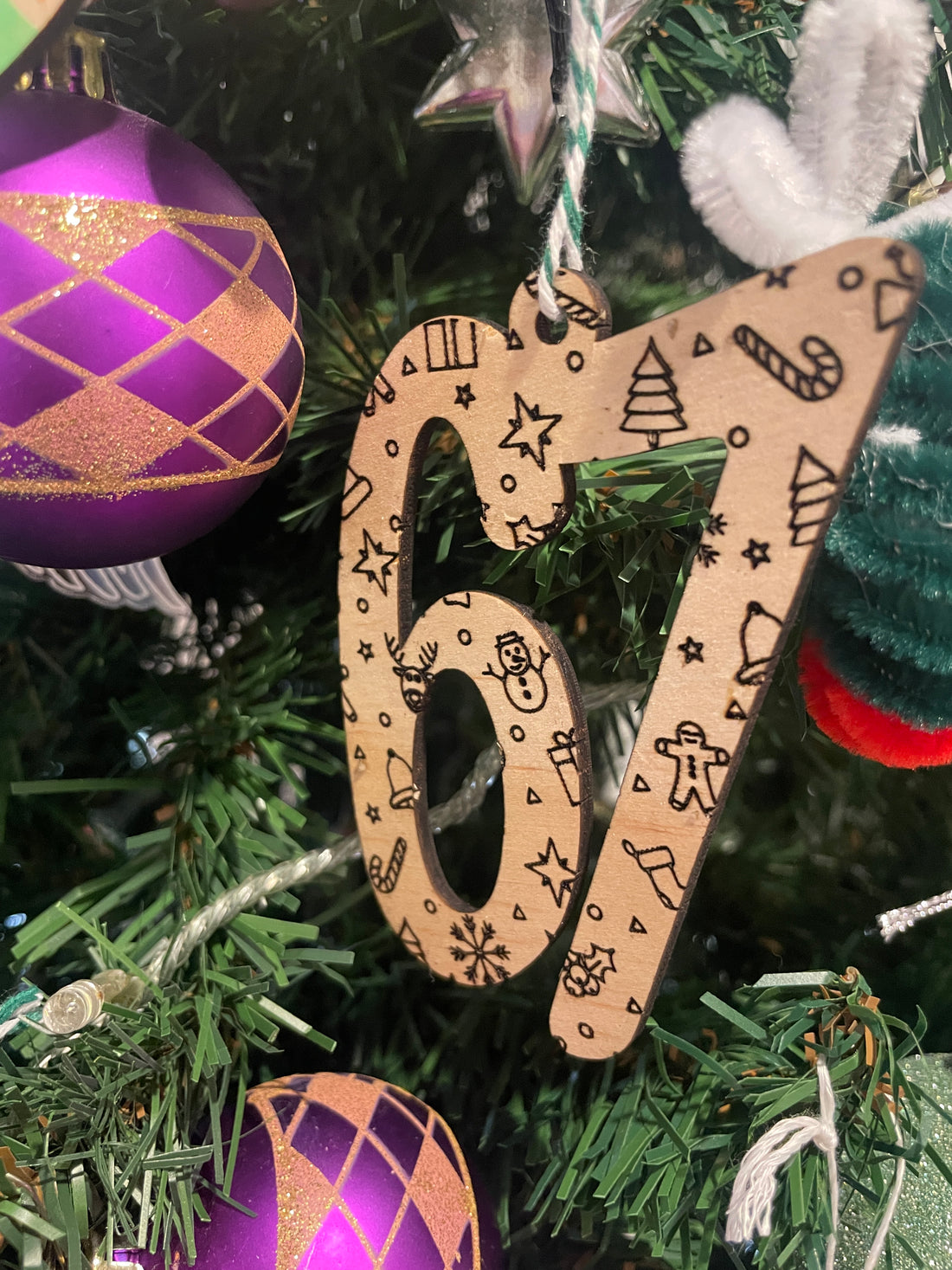 6 7 Christmas Decorations